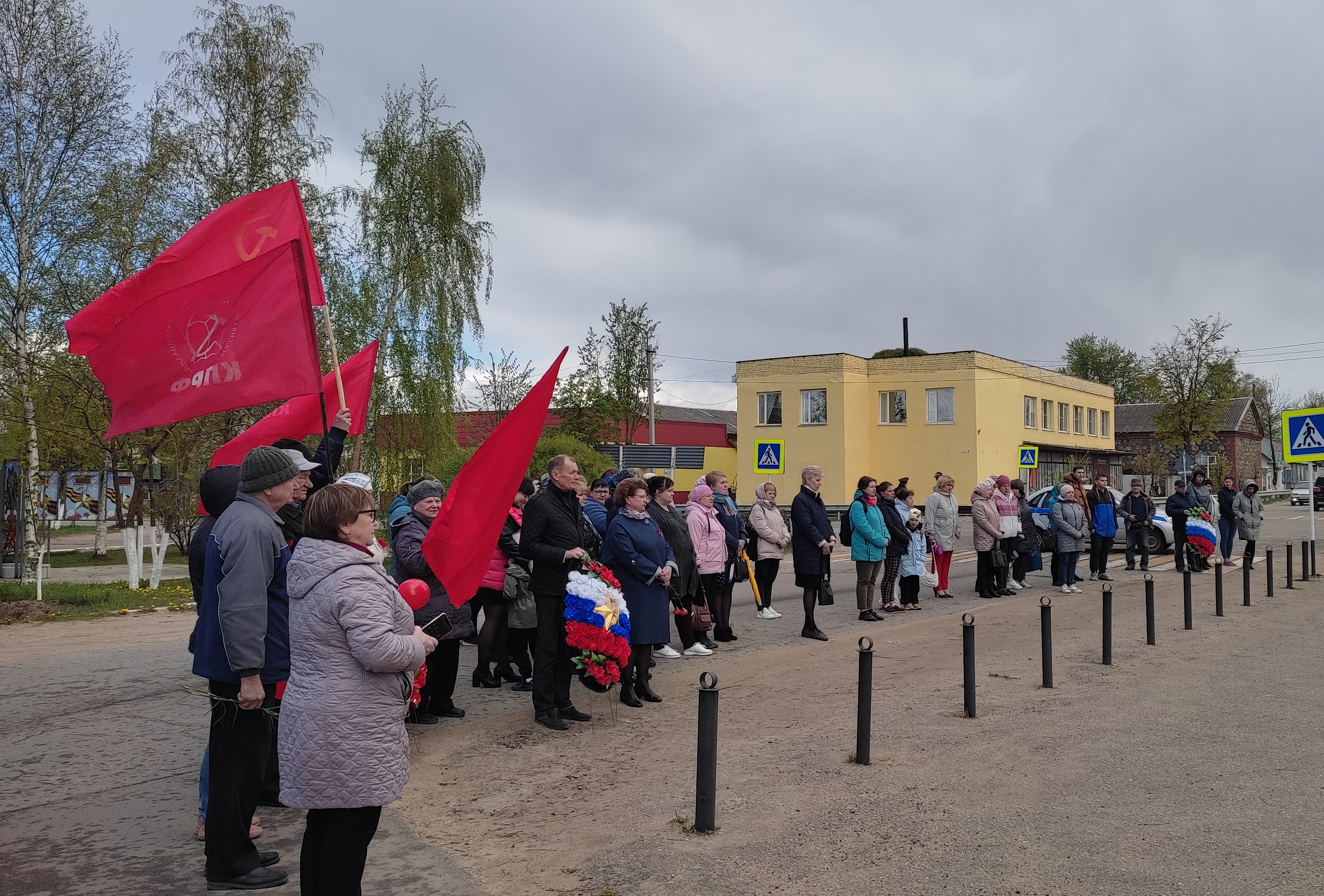 Митинги памяти у памятника &quot;Танк&quot; и мемориала братского захоронения в Летнем парке.