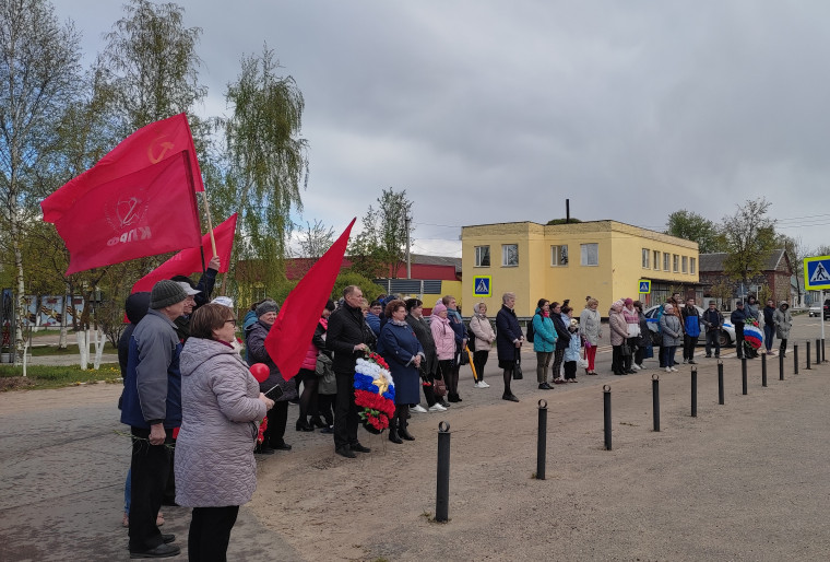 Митинги памяти у памятника "Танк" и мемориала братского захоронения в Летнем парке. Митинги памяти у памятника "Танк" и мемориала братского захоронения в Летнем парке.