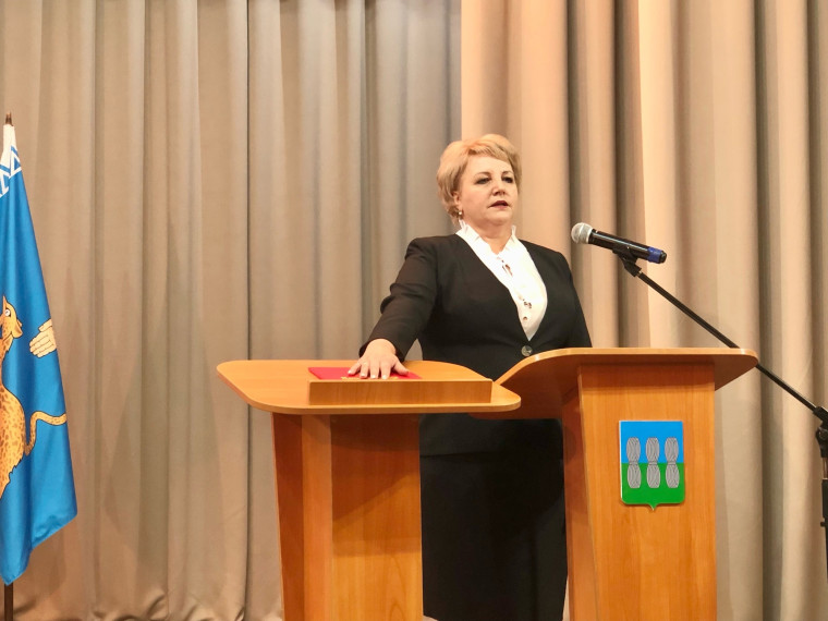 Глава Новоржевского муниципального округа Любовь Трифонова принесла присягу. Торжественная церемония состоялась 31 октября.. Глава Новоржевского муниципального округа Любовь Трифонова принесла присягу. Торжественная церемония состоялась 31 октября..